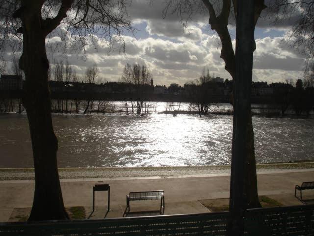 Appart Gite Les Oiseaux- Face Loire Quai Du Chatelet Orléans Exterior foto