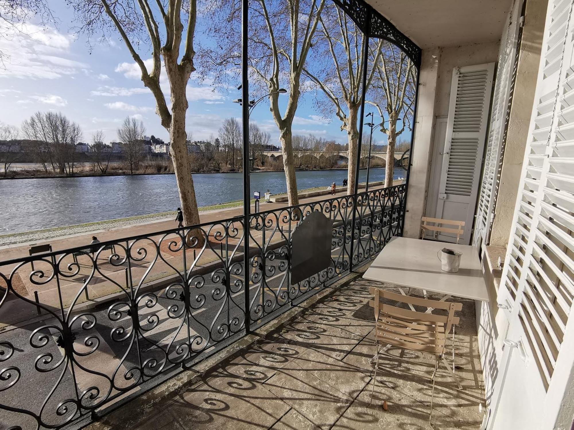 Appart Gite Les Oiseaux- Face Loire Quai Du Chatelet Orléans Exterior foto
